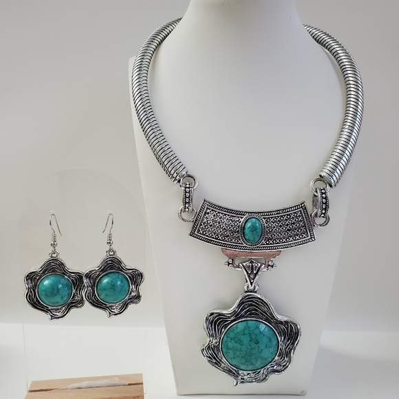 Cleopatra Turquoise Blossom Necklace with Earrings - Picture 9 of 9